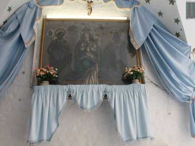 Sotto l'arco Santo Spirito c'� la cosiddetta Madonna gnore fra i santi Giuseppe e Nicola